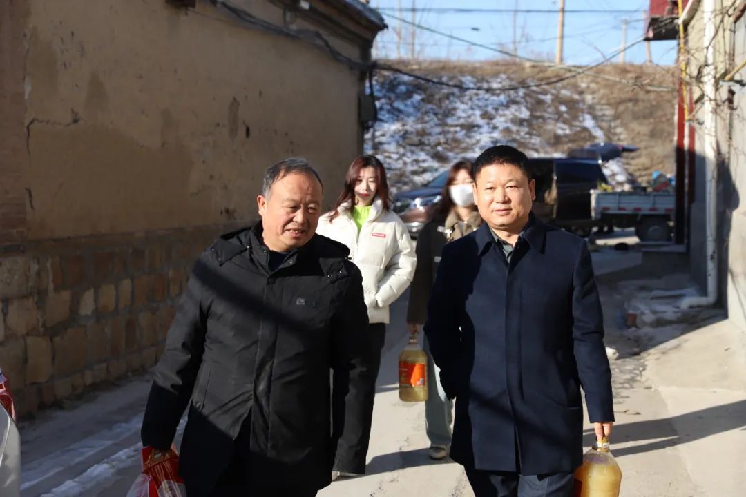 寒冬送暖 情暖人心 | 九游online(中国)集团走访慰问贫困家庭